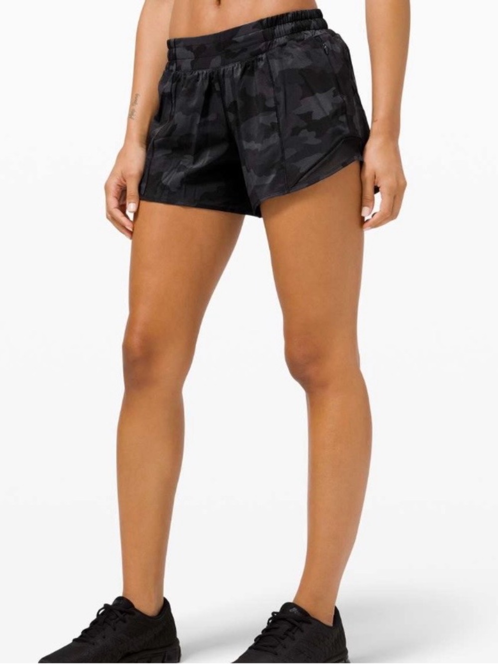 Lululemon Hotty Hot Short II *Long 4"
Heritage 365 Camo Deep Coal Multi / Black
